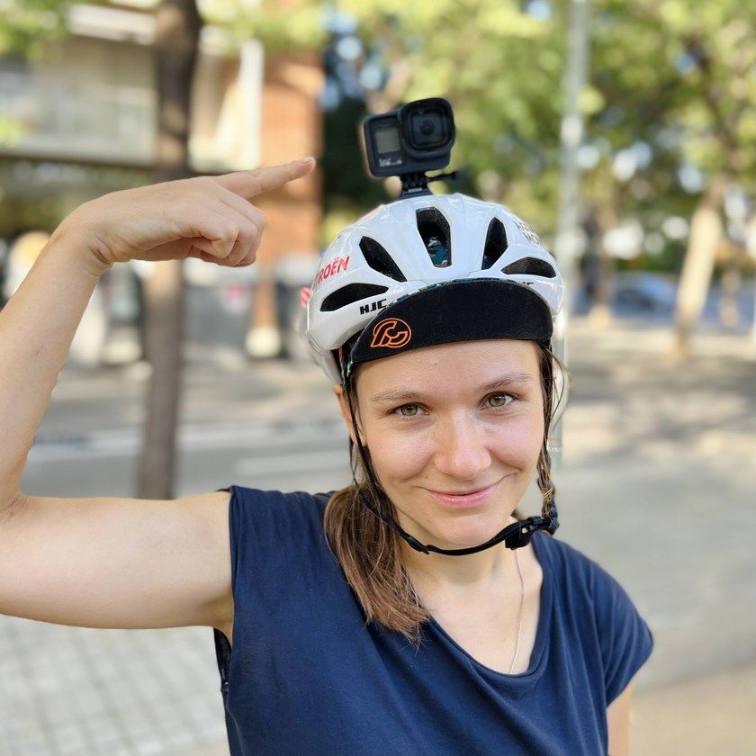 messenger with a GoPro camera for record the flower delivery video in Barcelona 